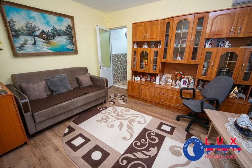 Apartament cu 3 camere semidecomandat în Neptun