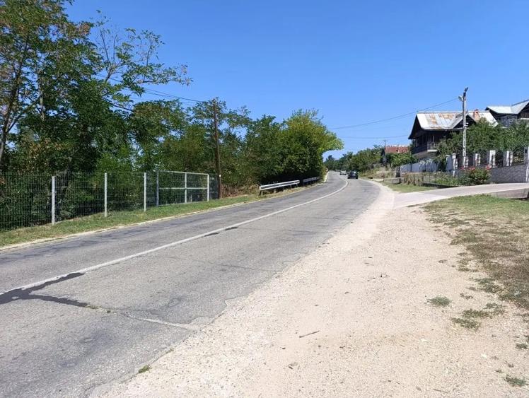 Teren de 2260 mp, în Poiana Lacului