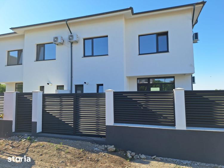 Casă cu 4 camere cu Teren 200 Mp în Palazu Mare