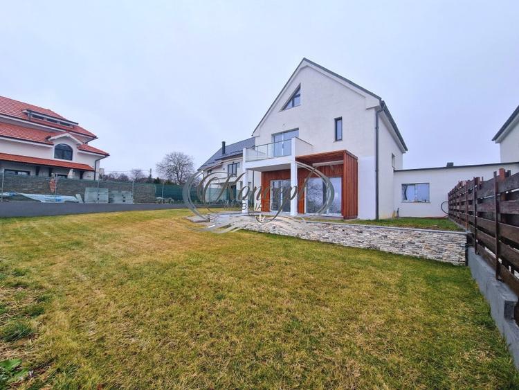 Duplex cu 6 camere cu Canalizare în Feleacu