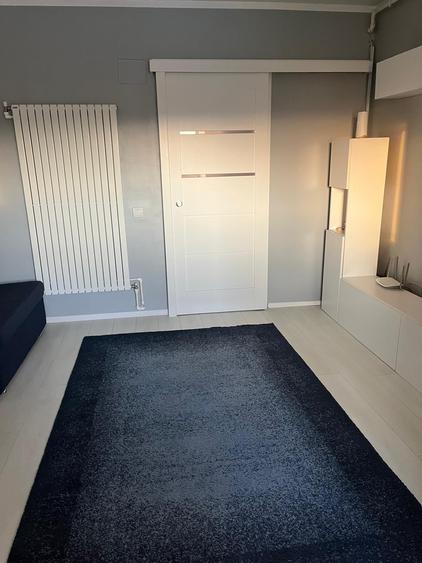 Apartament cu 3 camere semidecomandat în Florești