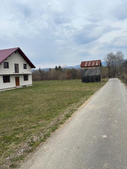 Casă cu 4 camere în Crăciunești