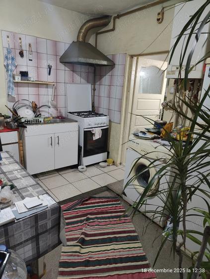Casă cu 2 camere cu Teren 100 Mp în Central