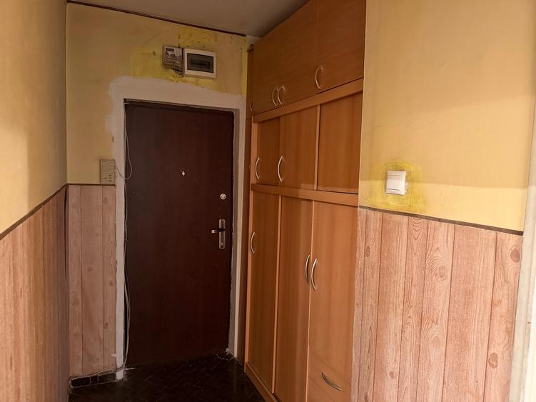 Apartament cu 3 camere decomandat în Tineretului