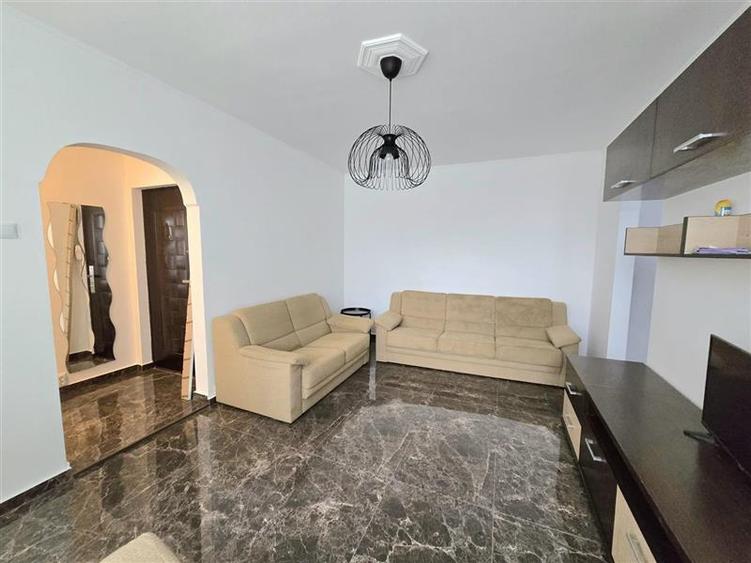 Apartament cu 2 camere semidecomandat în 1 Mai