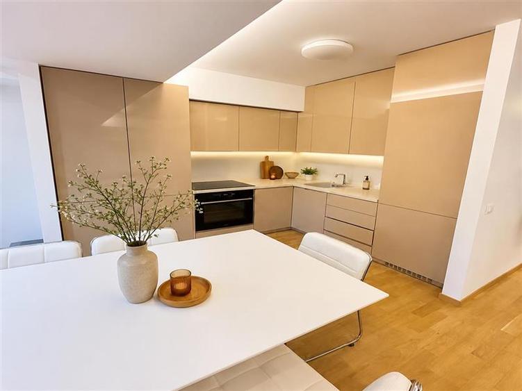 Apartament cu 3 camere decomandat, mobilat în Șoseaua Nordului