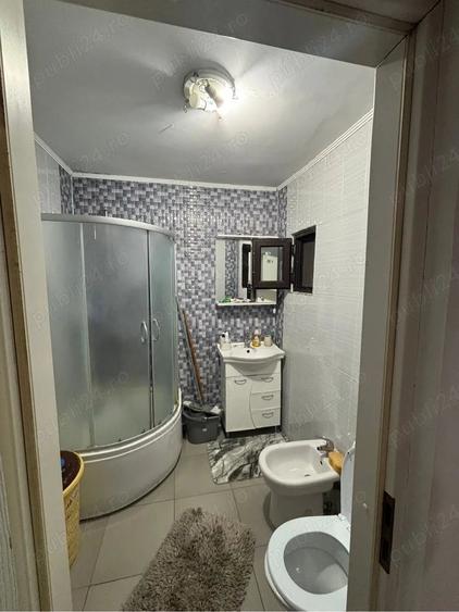 Apartament cu 3 camere semidecomandat în Central
