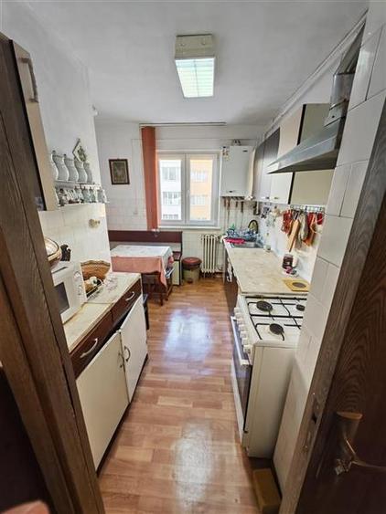 Apartament cu 4 camere semidecomandat, mobilat în Mănăștur