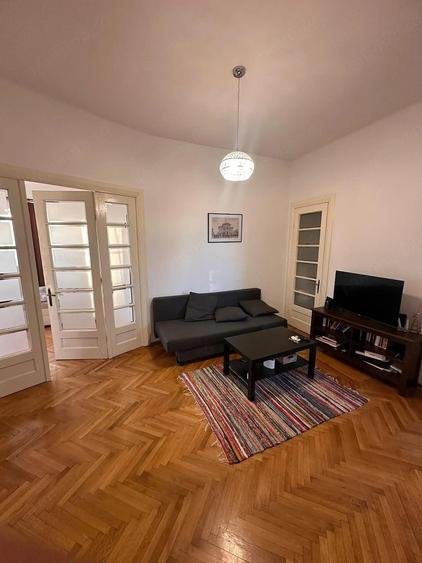 Apartament cu 3 camere semidecomandat în Peninsula