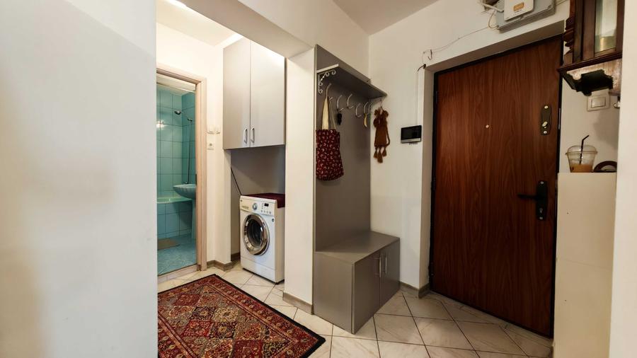 Apartament cu 3 camere decomandat în Baba Novac