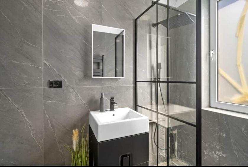 Apartament cu 3 camere decomandat, mobilat în Centrul Istoric