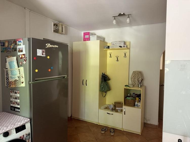 Apartament cu 3 camere decomandat în Izvoru Crișului