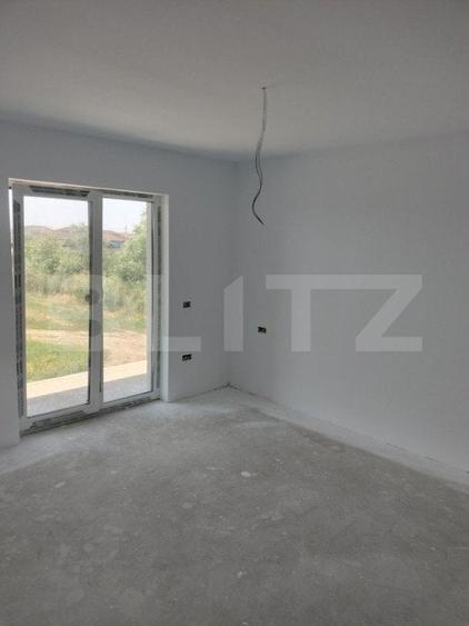 Duplex cu 4 camere cu Canalizare în Moșnița Veche