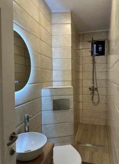 Apartament cu 2 camere decomandat, mobilat în P-ța Romană