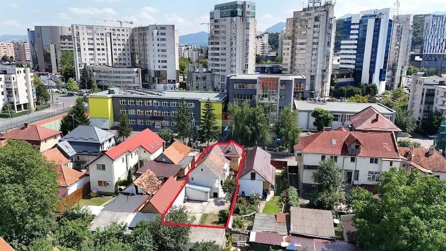 Casă cu 7 camere cu Teren 319 Mp în Centrul Civic