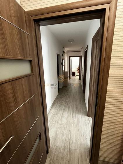 Apartament cu 3 camere decomandat, mobilat în Berceni