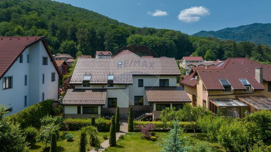Duplex cu 6 camere cu Teren 530 Mp în Noua