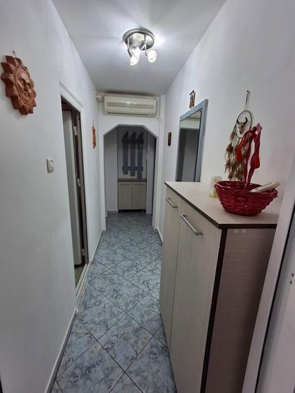 Apartament cu 3 camere semidecomandat în Nord