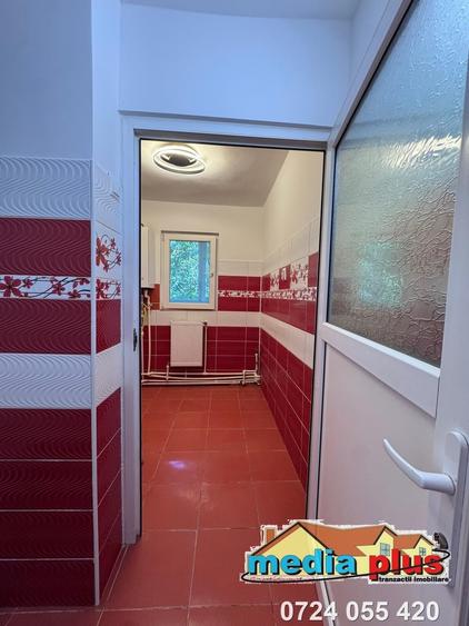 Apartament cu 3 camere semidecomandat în Micro 40