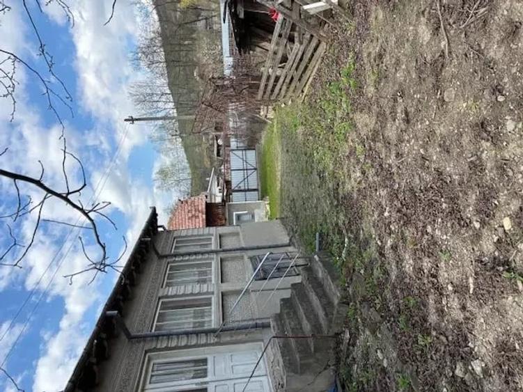 Casă cu Teren 3384 Mp în Bârsănești