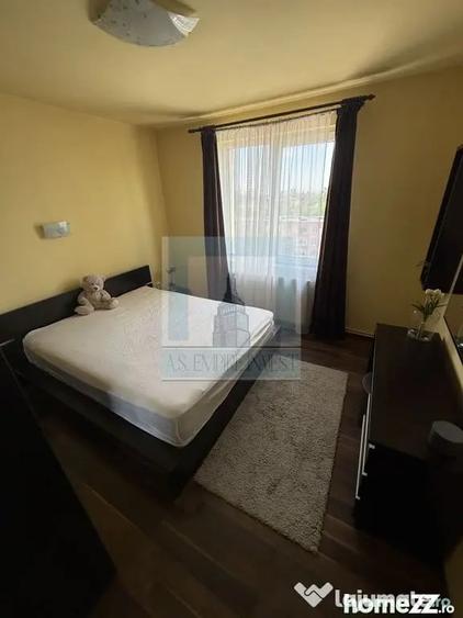 Apartament cu 3 camere decomandat în Astra