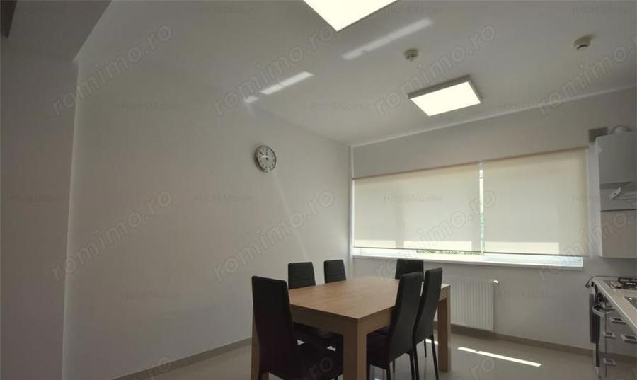 Apartament cu 5 camere decomandat în Medicină