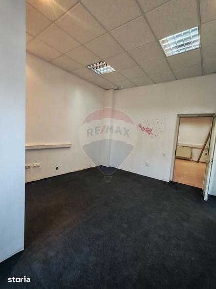 Spațiu comercial, de 2,100 mp, în Valea Rosie