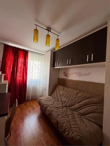 Apartament cu 3 camere decomandat în Drumul Taberei