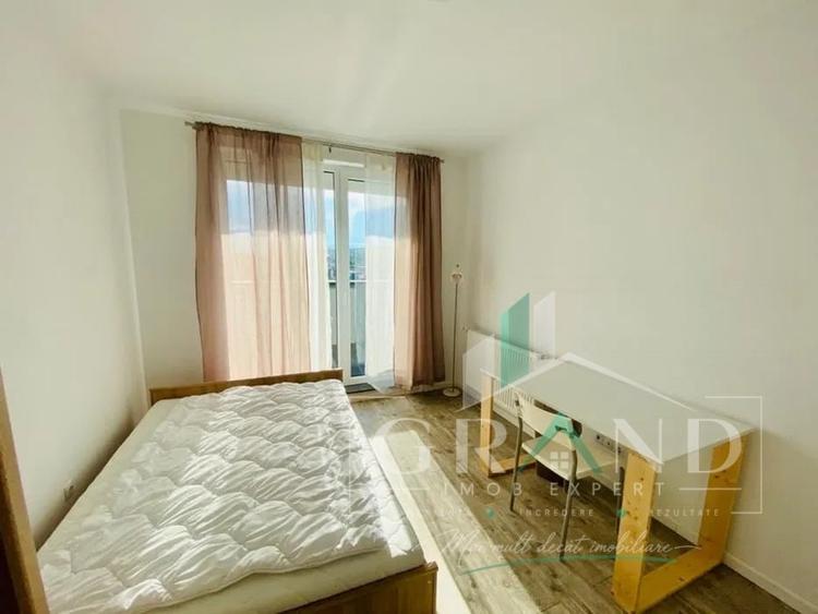 Apartament cu 3 camere semidecomandat, mobilat în Iris