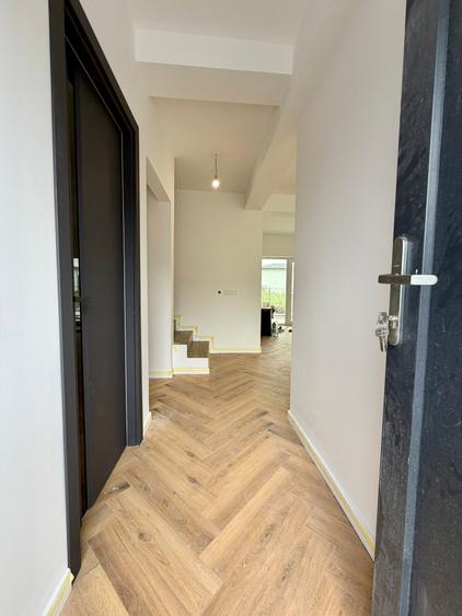 Duplex cu 4 camere cu Canalizare în Bucium