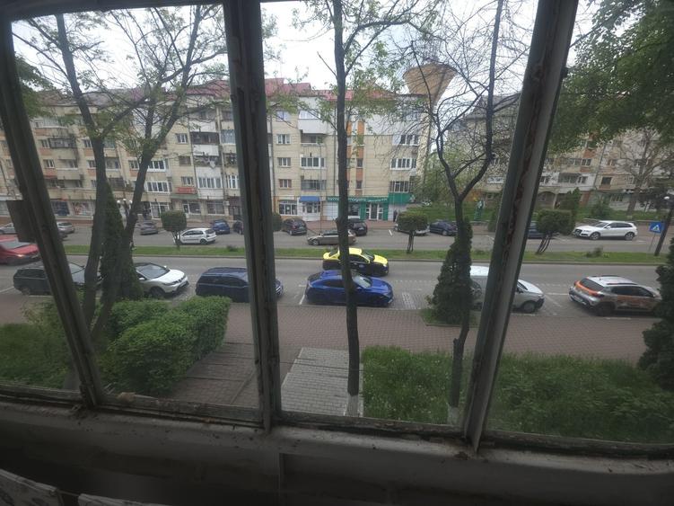 Apartament cu 3 camere decomandat în Victoriei