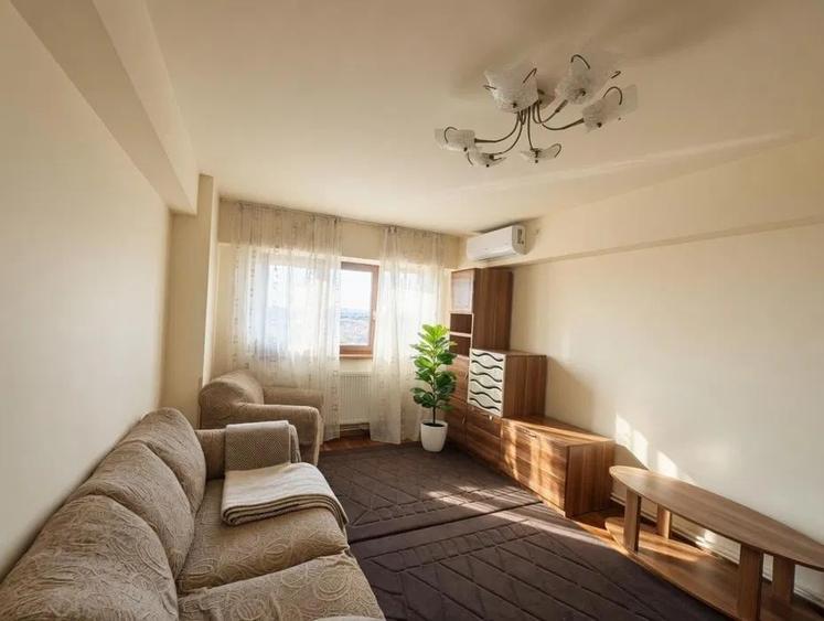 Apartament cu 4 camere decomandat, mobilat în Central