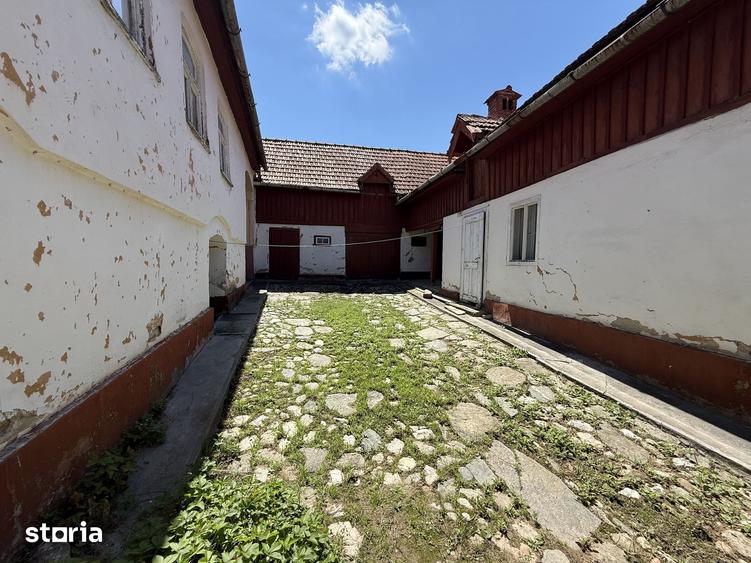 Casă cu 4 camere cu Teren 400 Mp în Poiana Sibiului