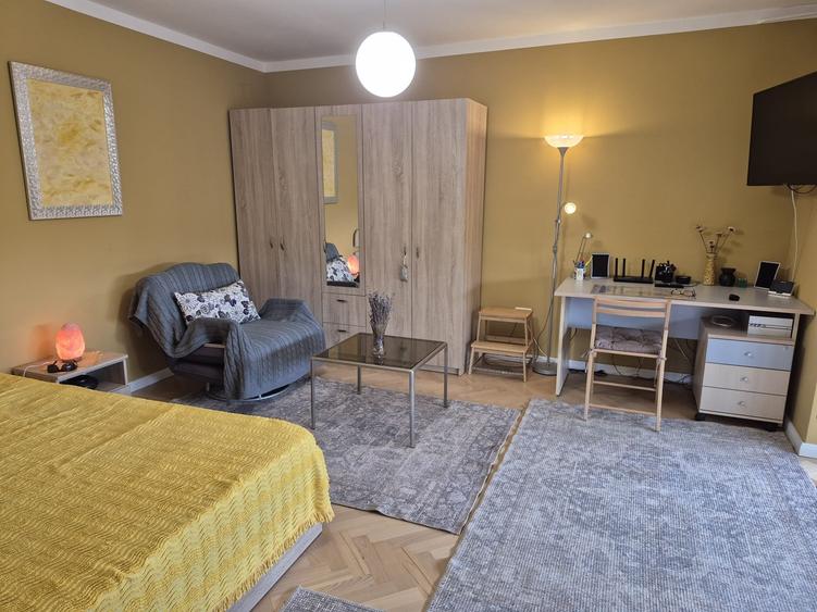 Garsonieră decomandată în Central