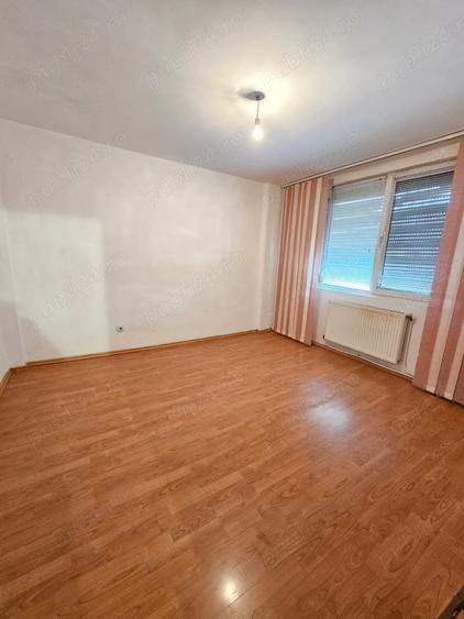 Apartament cu 2 camere decomandat în Roman