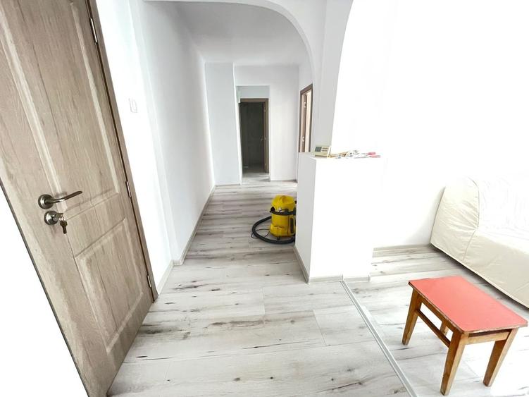 Apartament cu 2 camere decomandat, mobilat în Central