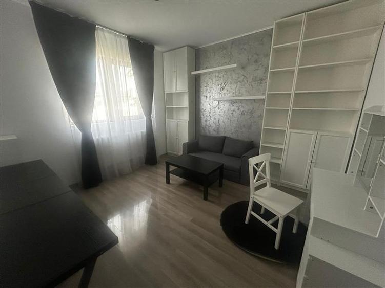 Casă individuală cu 4 camere cu Canalizare în Central