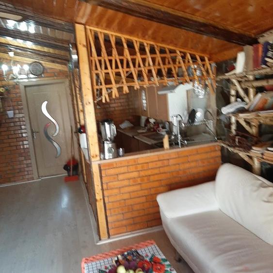 Casă cu Teren 8700 Mp în Căptălan