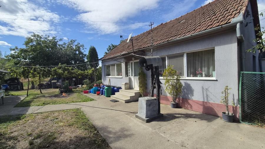Casă cu 2 camere în Brănișca