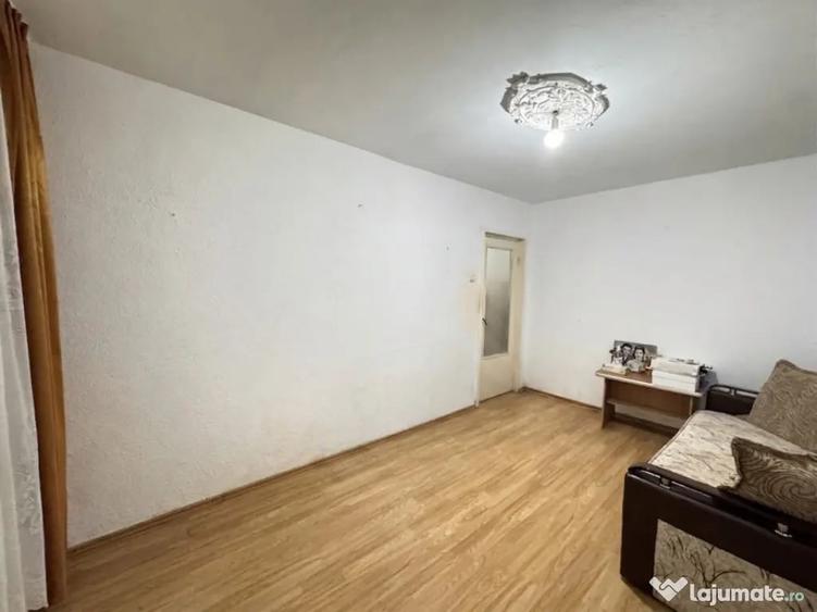 Apartament cu 2 camere semidecomandat în Km 4