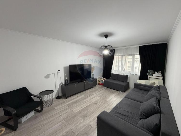 Apartament cu 3 camere decomandat, mobilat în Rovine