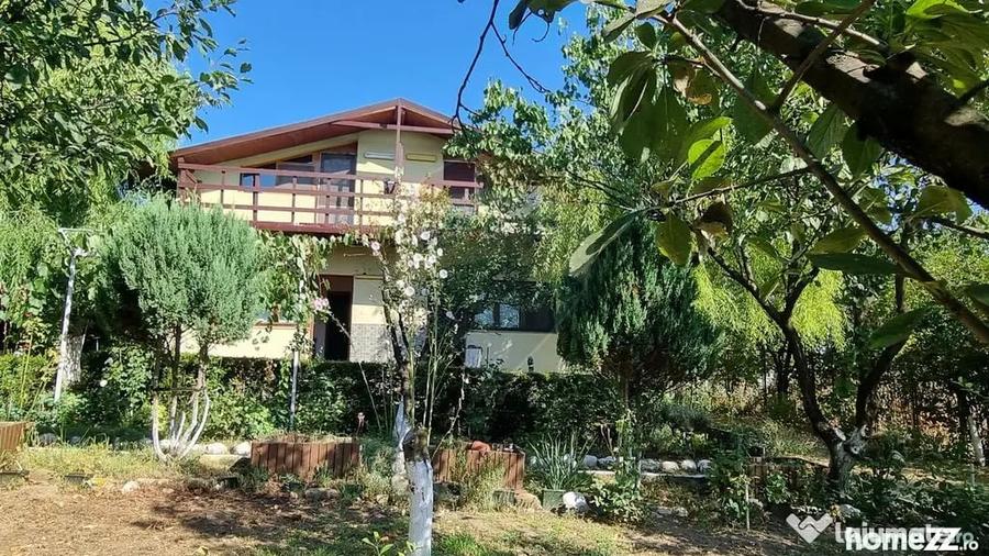 Casă cu 5 camere cu Teren 1000 Mp în Sud
