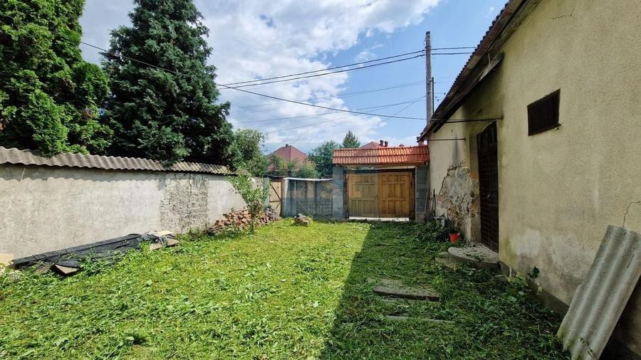 Casă cu 3 camere cu Canalizare în Central