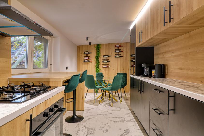 Apartament cu 3 camere decomandat, mobilat în Primăverii
