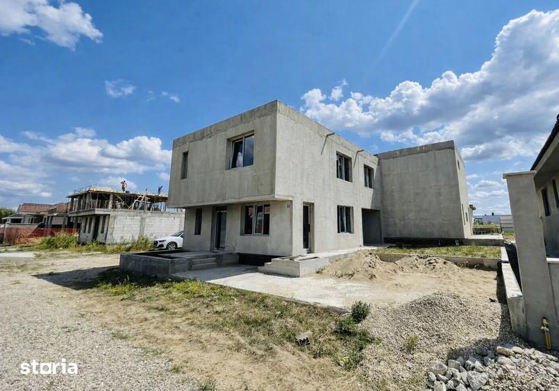 Casă cu 8 camere cu Teren 480 Mp în Tokai