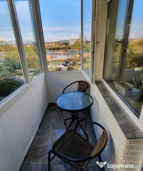 Apartament cu 3 camere decomandat în Între Lacuri