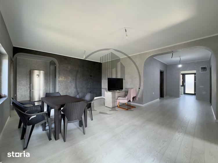 Casă cu 4 camere cu Teren 2561 Mp în Cobadin