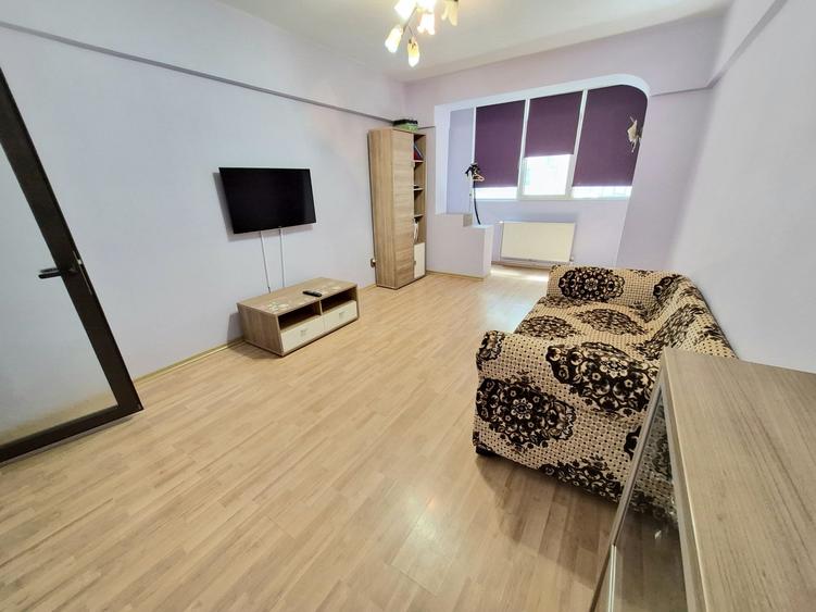 Apartament cu 2 camere decomandat în Micro 17