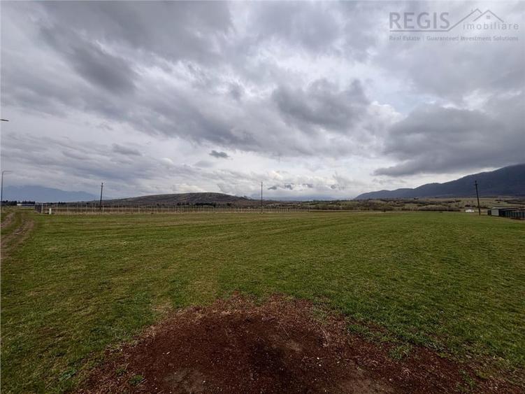 Teren de 2396 mp, în Zărnești