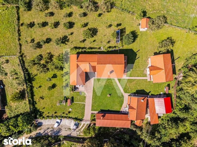Casă cu Garaj în Vâlcele